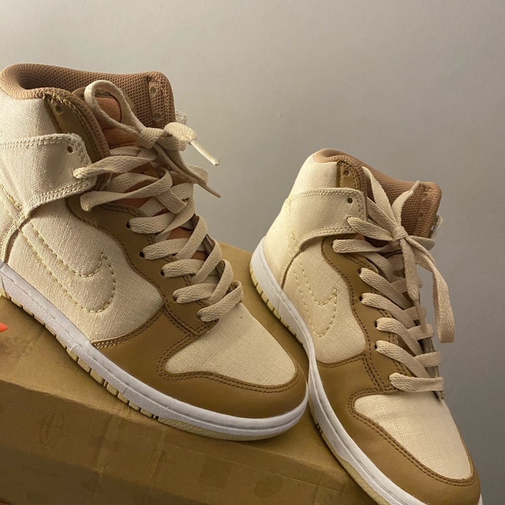 Nike Dunk High Skinny Sneakers.